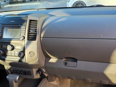 Used 2013 Nissan Frontier SL w/ Moonroof Pkg image 14