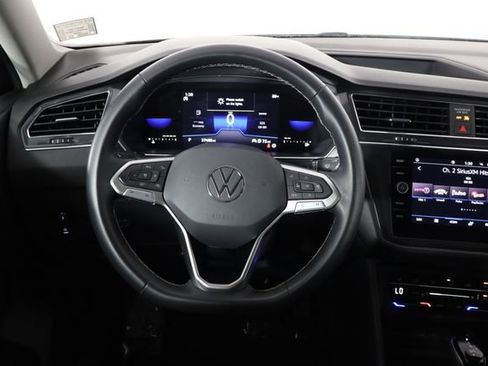 Used 2023 Volkswagen Tiguan SE FWD image 7