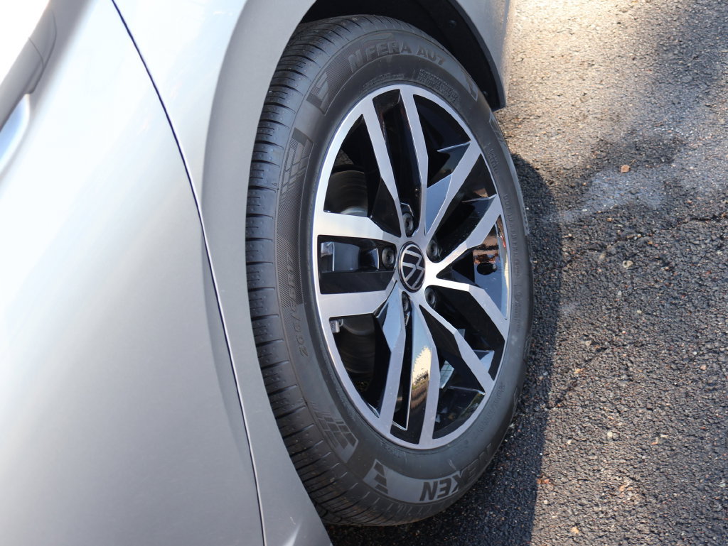 Certified 2026 Volkswagen Jetta SE FWD image 35