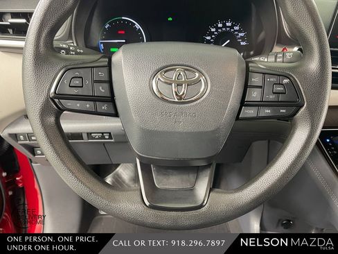 Used 2023 Toyota Sienna LE image 23