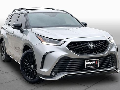 Used 2025 Toyota Highlander XSE AWD/4WD image 3