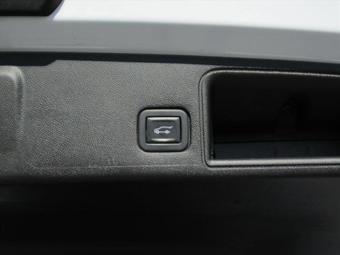 Used 2022 GMC Terrain SLT w/ Infotainment Package II image 31