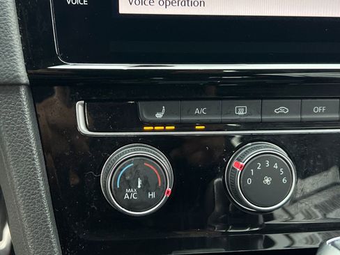 Used 2019 Volkswagen GTI SE image 32