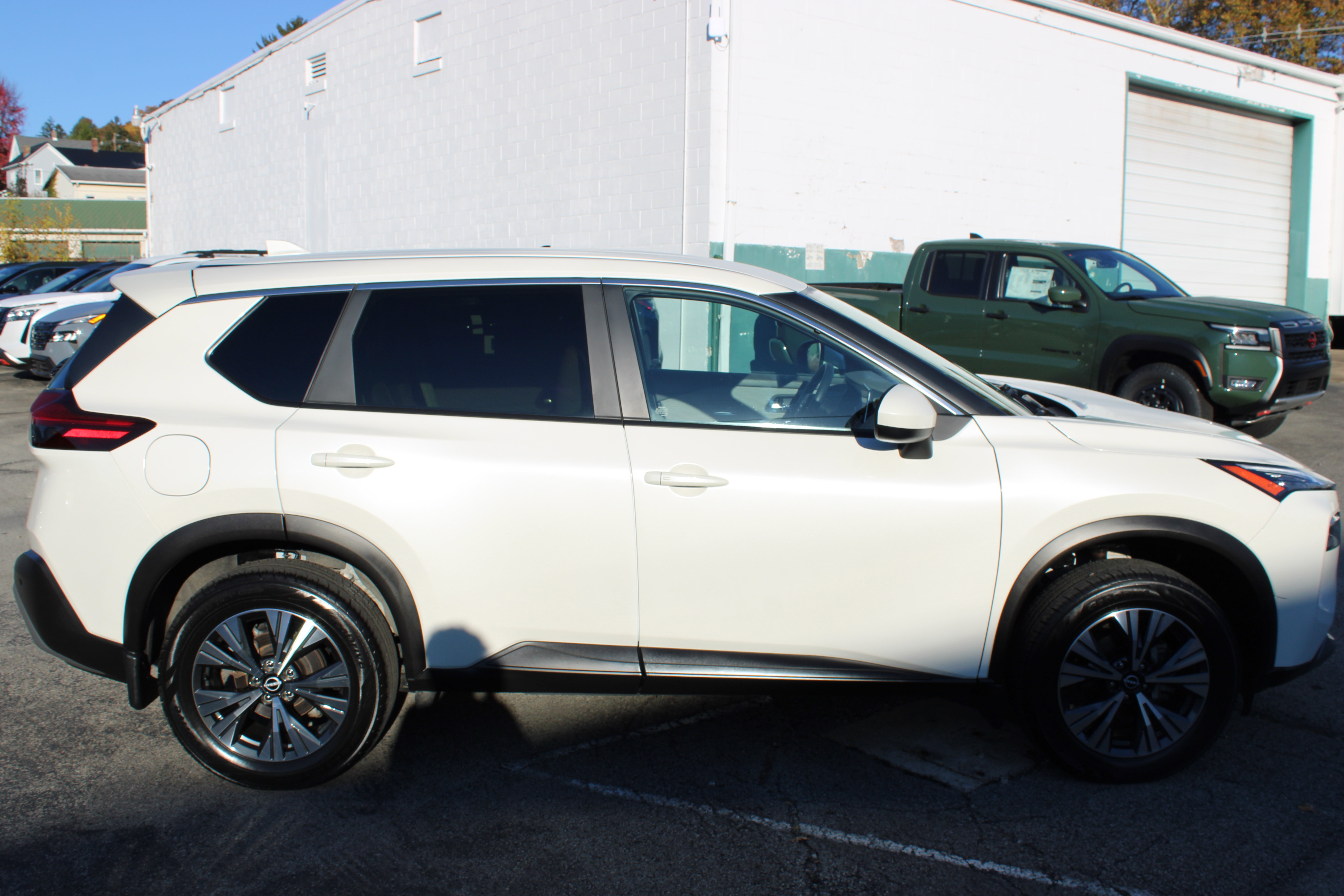 Used 2023 Nissan Rogue SV AWD/4WD image 7