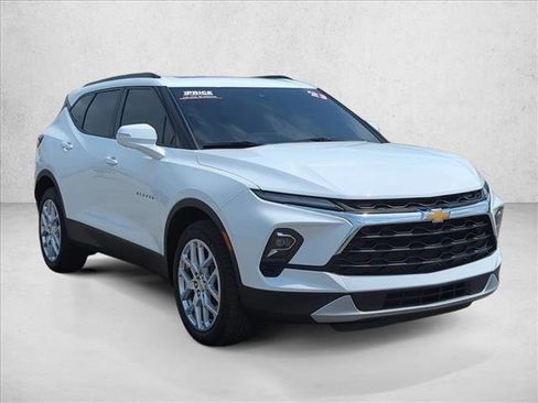 Used 2023 Chevrolet Blazer LT w/ Sound & Technology Package FWD image 3