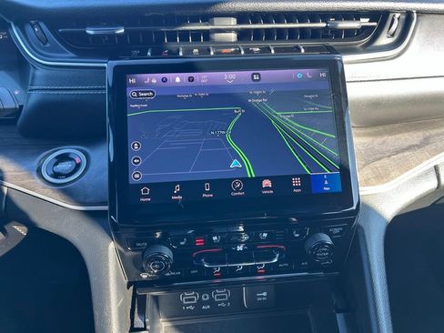 Used 2024 Jeep Grand Cherokee L Limited w/ Luxury Tech Group II image 35