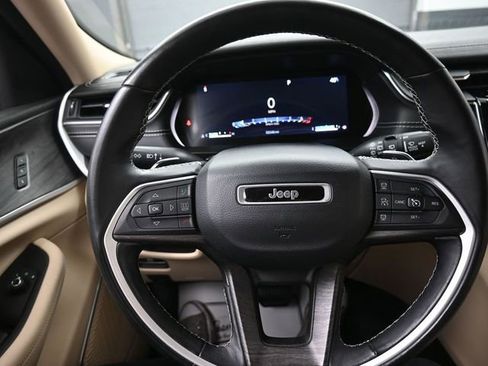 Used 2022 Jeep Grand Cherokee Limited w/ Luxury Tech Group II AWD/4WD image 8