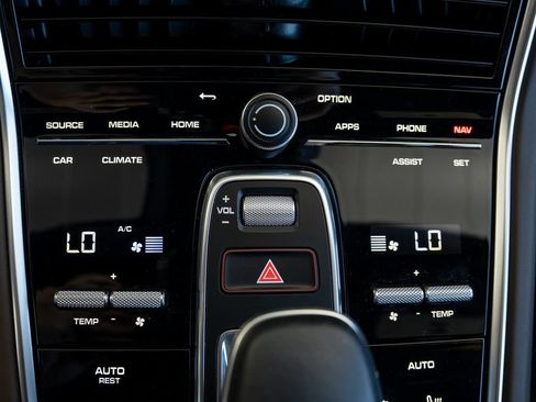 Certified 2023 Porsche Panamera 4S AWD/4WD image 9