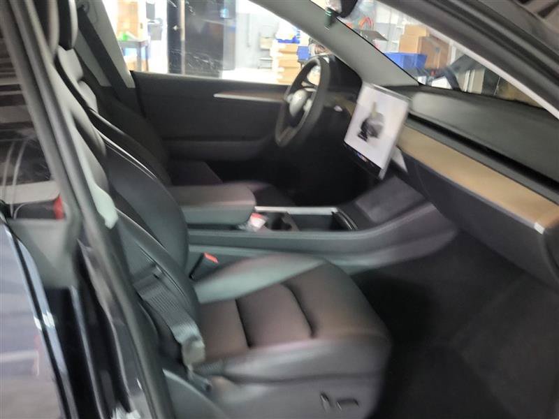Used 2024 Tesla Model Y Long Range AWD/4WD image 7