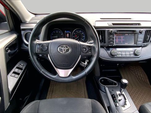 Used 2017 Toyota RAV4 XLE AWD/4WD image 6