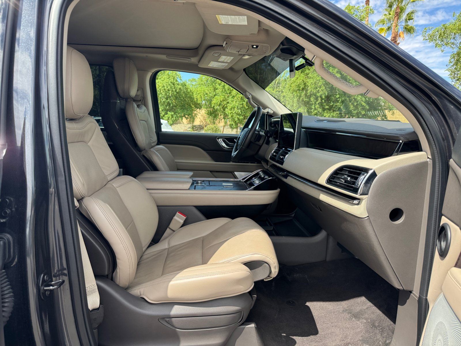 Used 2023 Lincoln Navigator Reserve RWD image 19