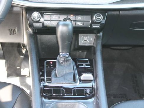 Used 2025 Jeep Compass Latitude image 17