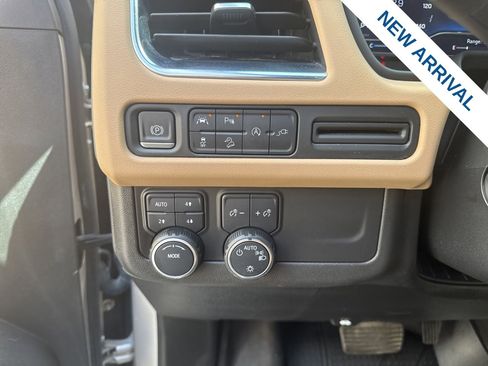 Used 2022 Chevrolet Suburban Premier AWD/4WD image 22