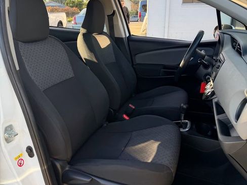 Used 2017 Toyota Yaris L image 19