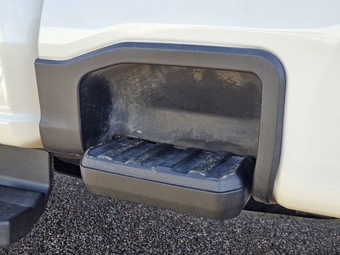 Used 2023 Ford F250 Lariat w/ Chrome Package image 34