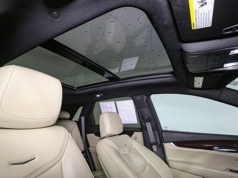 Used 2017 Cadillac XT5 Luxury w/ Driver Awareness Package image 17