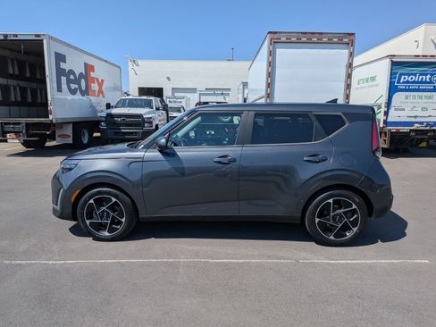 Certified 2023 Kia Soul EX FWD image 2