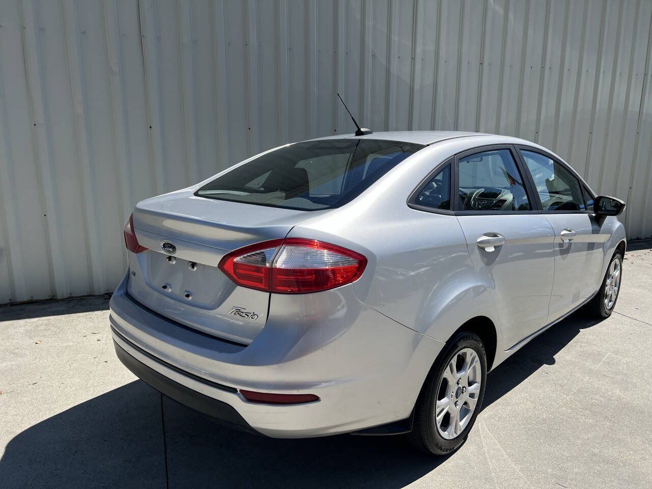 Used 2015 Ford Fiesta SE FWD image 3