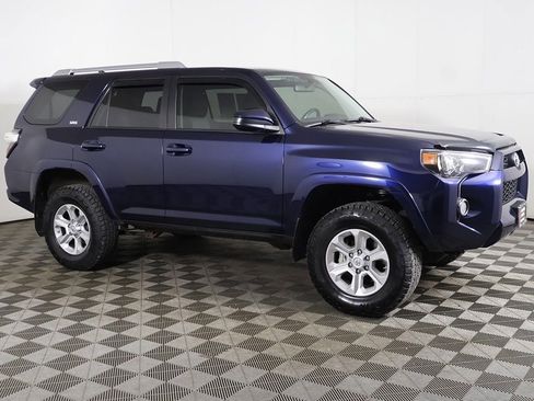 Used 2018 Toyota 4Runner SR5 AWD/4WD image 11