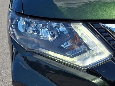 Used 2018 Nissan Rogue SV AWD/4WD image 9