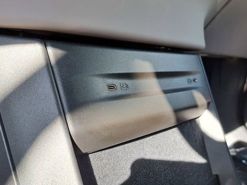 Used 2025 Volvo EX90 Ultra image 13