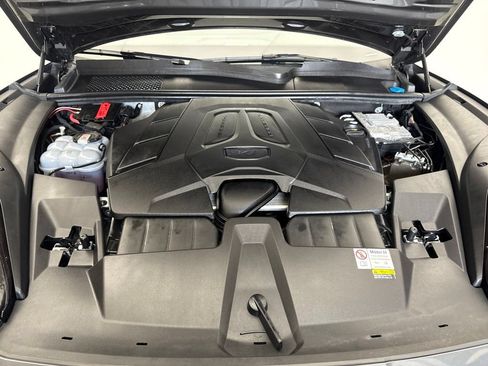 Certified 2024 Porsche Cayenne AWD/4WD image 12