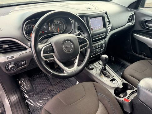 Used 2019 Jeep Cherokee Sport image 17