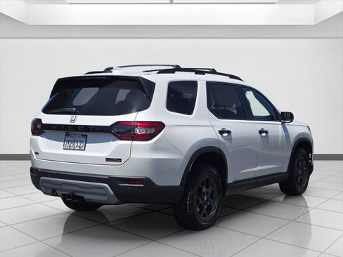 Certified 2024 Honda Pilot TrailSport image 5