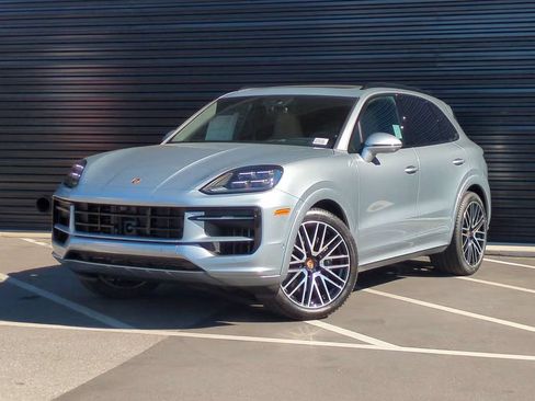 Certified 2026 Porsche Cayenne AWD/4WD image 1