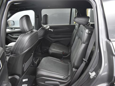 Used 2025 Jeep Grand Cherokee L Altitude AWD/4WD image 12
