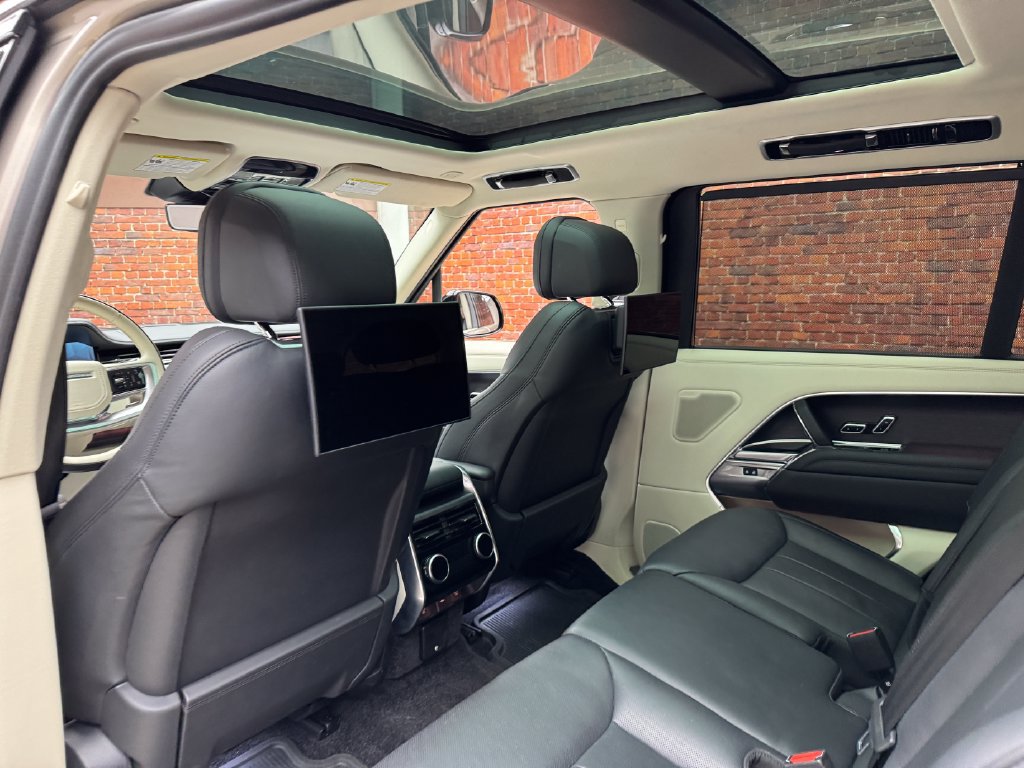 Used 2024 Land Rover Range Rover Long Wheelbase SE AWD/4WD image 24