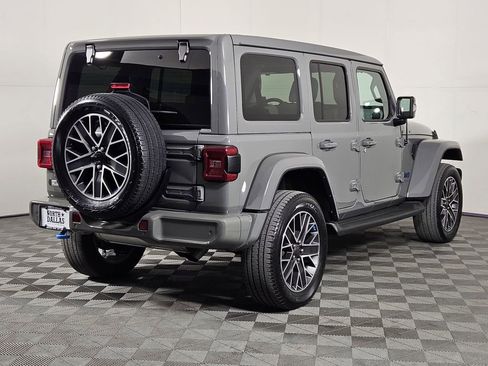 Used 2022 Jeep Wrangler Unlimited Sahara image 5