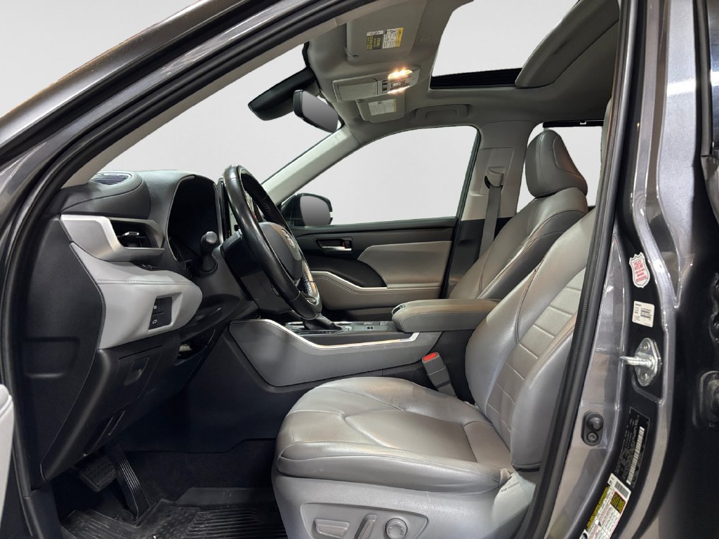 Used 2021 Toyota Highlander XLE FWD image 10