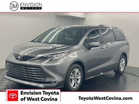 Used 2026 Toyota Sienna Limited FWD image 1
