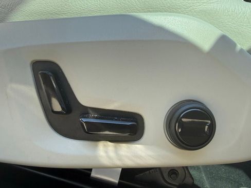 Certified 2023 Volvo XC60 B5 Plus w/ Protection Package Premier FWD image 12