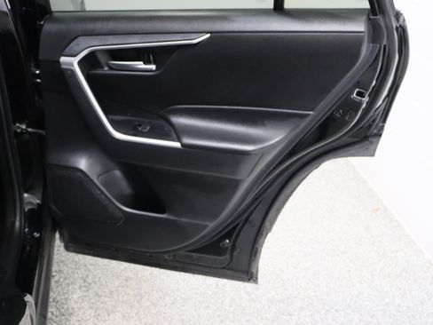 Certified 2025 Toyota RAV4 XLE FWD image 33