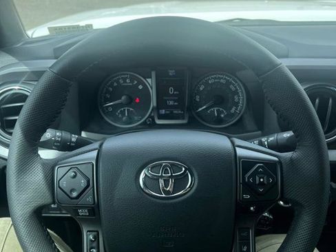 Certified 2022 Toyota Tacoma TRD Off-Road w/ Technology Package AWD/4WD image 17