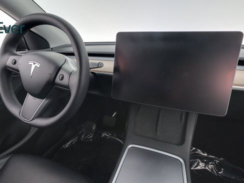 Used 2022 Tesla Model Y Long Range image 22