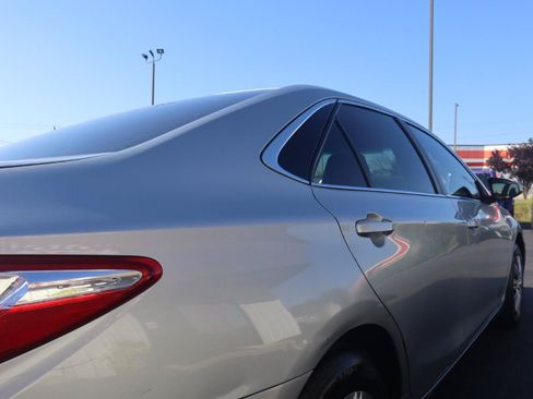 Used 2017 Toyota Camry LE FWD image 26