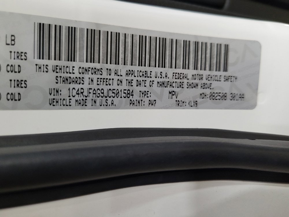 Used 2018 Jeep Grand Cherokee Altitude AWD/4WD image 33