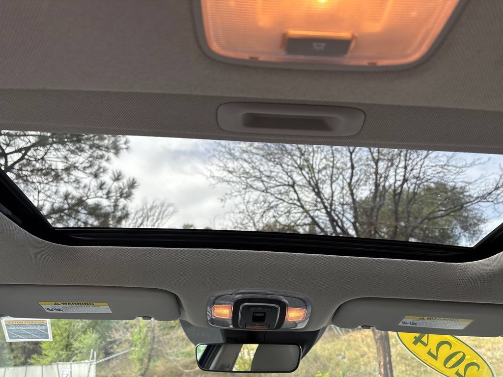 Certified 2024 Hyundai Elantra Limited FWD image 19