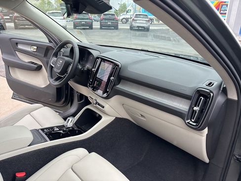 Used 2026 Volvo XC40 B5 Plus AWD/4WD image 28