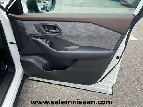 Used 2023 Nissan Rogue S AWD/4WD image 23