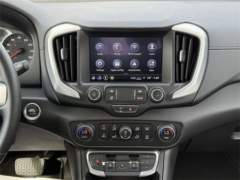 Used 2024 GMC Terrain SLT image 22