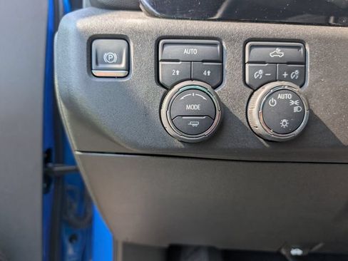 Used 2025 Chevrolet Silverado 1500 LT AWD/4WD image 11