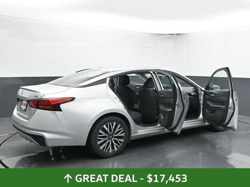 Used 2024 Nissan Altima 2.5 SV image 58
