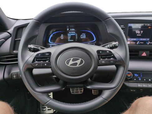Used 2025 Hyundai Elantra Sport FWD image 16