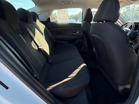 Used 2021 Hyundai Elantra SEL image 12