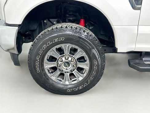 Used 2017 Ford F250 Lariat w/ Chrome Package image 30