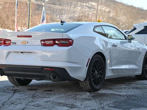 Used 2022 Chevrolet Camaro LT w/ Technology Package image 6